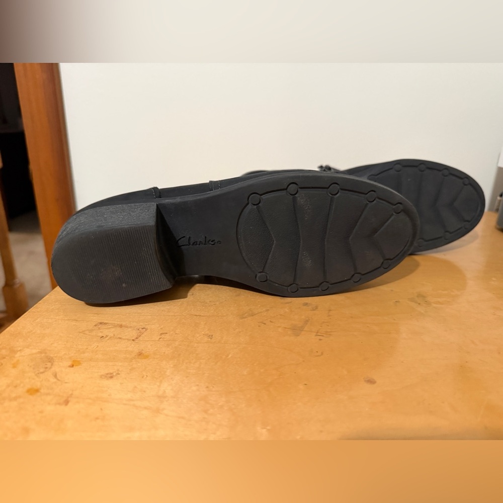 Clarks Boots Womens 8 1/2 M Charlten Grace Ankle Booties Black Leather EUC - Picture 3 of 7